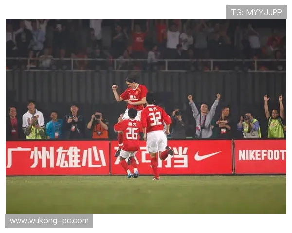 余依婷今天又换了豪宅风，明明体育场上看着猛，私底下却是顶级土豪生活？