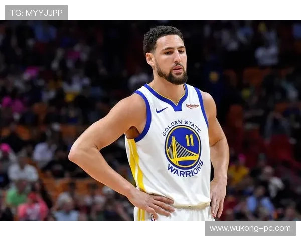 乔丹·汤普森这生活走得还挺奢侈,光鞋子就能撑起一柜子衣橱了吧?