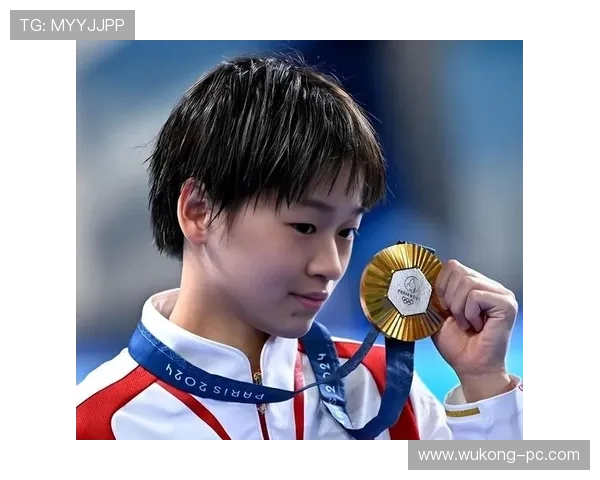 全红婵泳池边居然带这个牌子的墨镜，土豪气场我给满分！