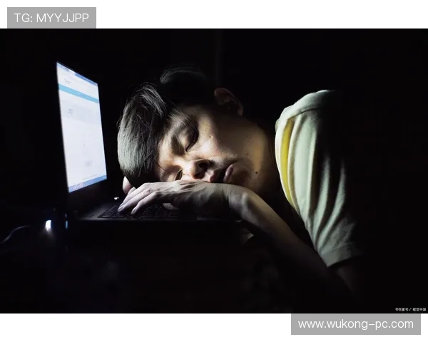 肖若腾赛前啃鸡腿的样子，像极了我熬夜追剧的周末