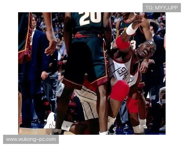 奥拉朱旺高效低位单打主导季后赛内线得分结构变化